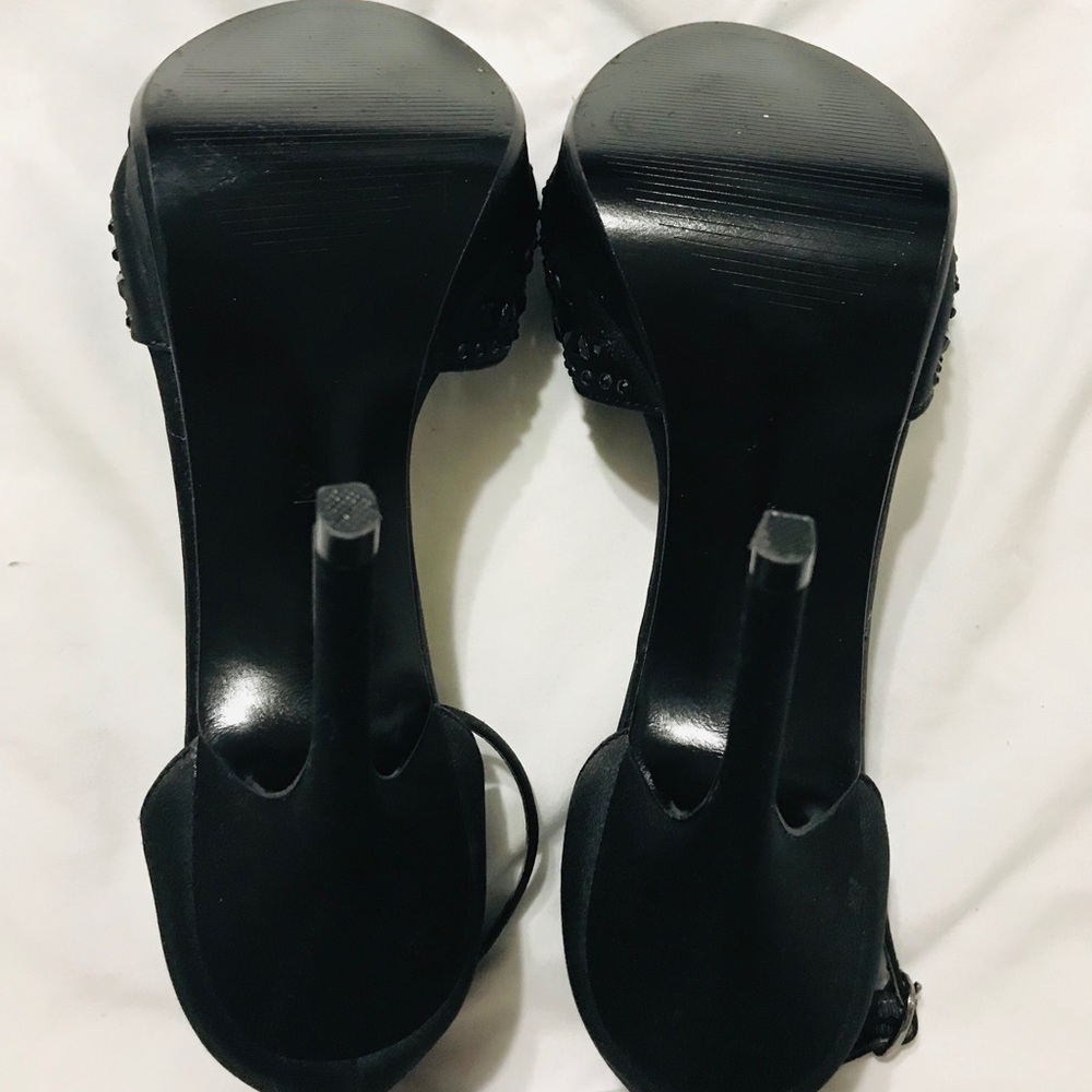 Heels - Picture 3 of 3